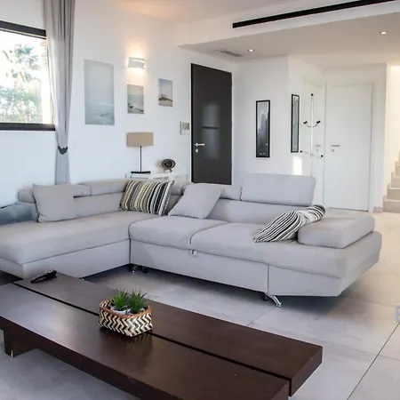 Contemporary Pool And Sea View * Cagnes-sur-Mer