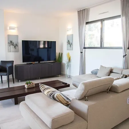 Contemporary Pool And Sea View Cagnes-sur-Mer