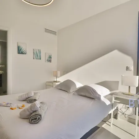 Contemporary Pool And Sea View Villa