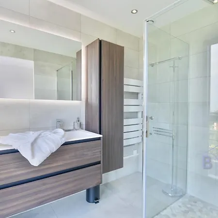 Contemporary Pool And Sea View * Cagnes-sur-Mer