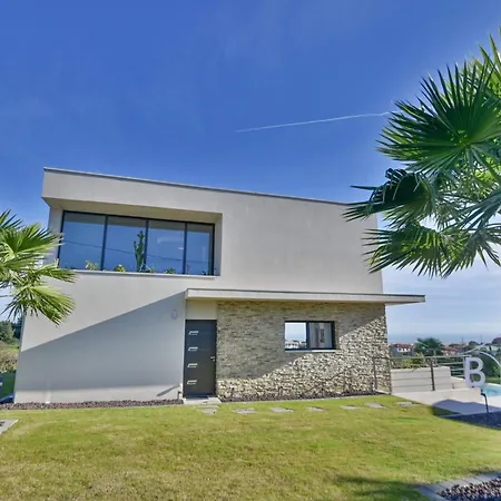 Vila Contemporary Pool And Sea View