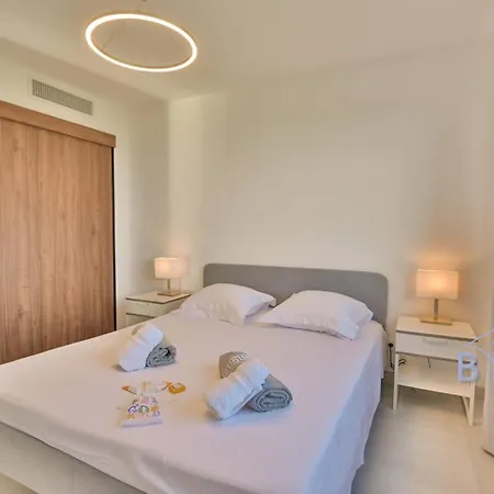 Contemporary Pool&sea View