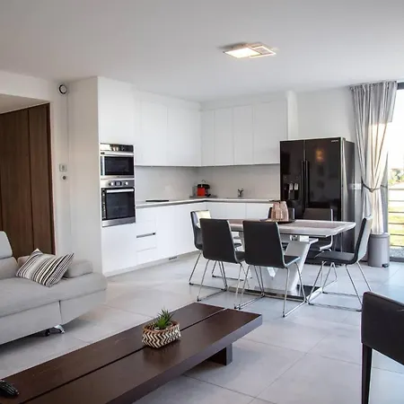 Contemporary Pool And Sea View Cagnes-sur-Mer
